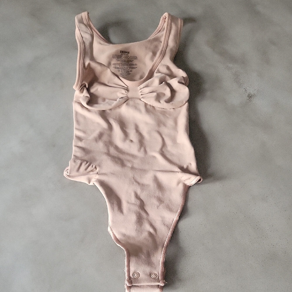 SKIMS DARK NUDE Bodysuit Classic Scoop Neckline